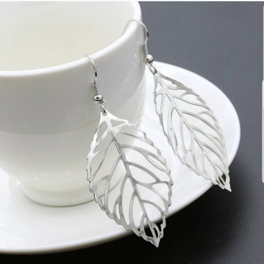 🍉 New Silver Leaf Earrings - Picture 2 of 2